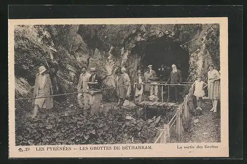 AK Les Pyrénées, Les Grottes de Bétharram, La sortie des Grottes, Höhle