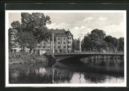 AK Pardubice, Flusspartie mit Brücke