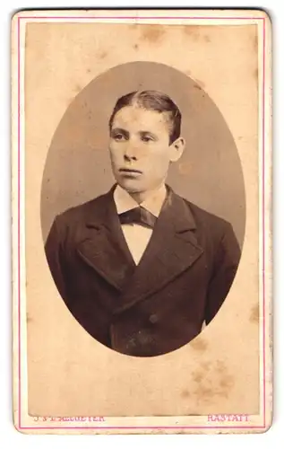 Fotografie J. & L. Allgeyer, Rastatt, Kapellenstrasse 11, Portrait junger Mann in modischer Kleidung