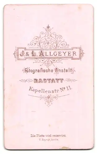 Fotografie J. & L. Allgeyer, Rastatt, Kapellenstrasse 11, Portrait junge Dame im Kleid mit Kreuzkette