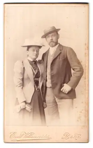 Fotografie Emil Vollenweider, Bern, Postgasse 68, Portrait bürgerliches Paar in modischer Kleidung