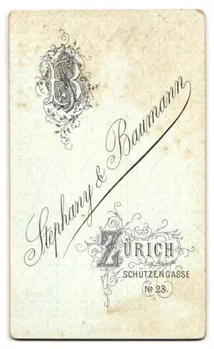 Fotografie Stephany & Baumann, Zürich, Schützengasse 23, freundlich lächelndes Fräulein