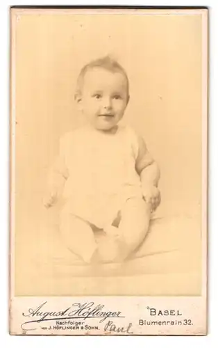 Fotografie August Höflinger, Basel, Blumenrain 32, lächelndes Baby