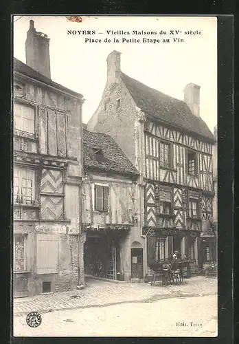 AK Noyers, Vieilles Maisons du XVe siecle, Place de la Petite Etape au Vin