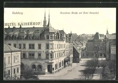 AK Radeberg, Dresdener Stasse mit Hotel Kaiserhof