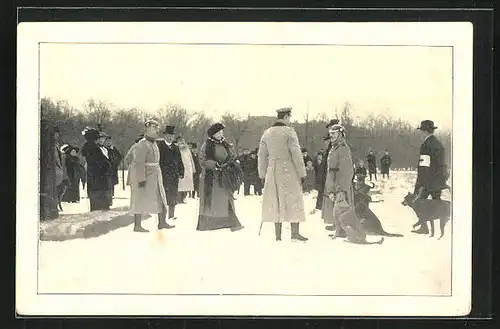 AK Ernst August Herzog von Braunschweig besichtigt mit seiner Gattin die Sanitätshunde