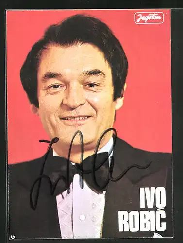 Künstler-AK sign.: Ivo Robic, im Anzug mit Fliege portraitiert, Autogrammkarte
