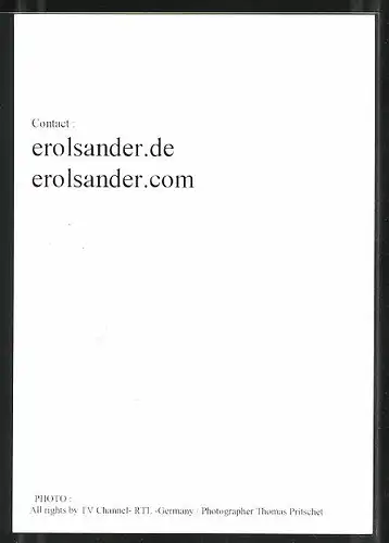 Künstler-AK sign.: Erol Sander, mit einem sympathischen Lächeln abgelichtet, Autogrammkarte