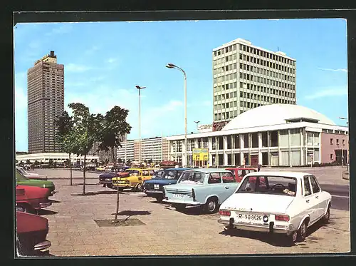 AK Berlin, moderne Architektur, Automobile parken auf dem Alexanderplatz