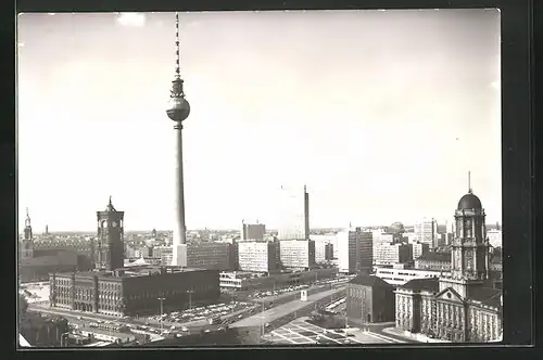 AK Berlin, moderne Architektur, Blick über die Stadt auf das Rathaus und den Fernsehturm