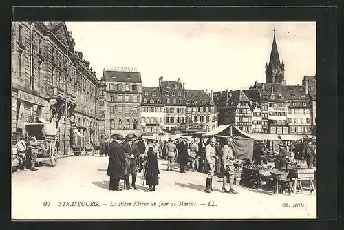 AK Strasbourg, La Place Kleber un jour de Marche, Menschen auf dem Wochenmarkt