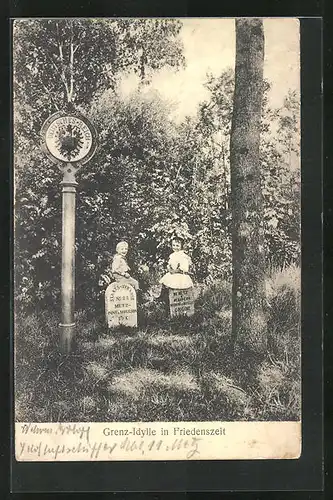 AK Grenz-Idylle in Friedenzeit, Kinder auf den Grenzsteinen