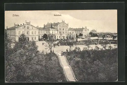 AK Zittau i. Sa., Bahnhof mit Vorplatz