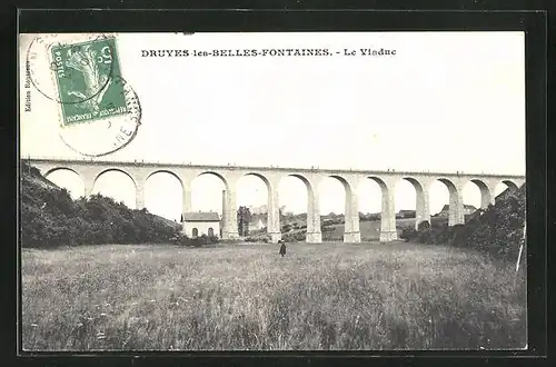 AK Druyes-les-Belles-Fontaines, Le Viaduc