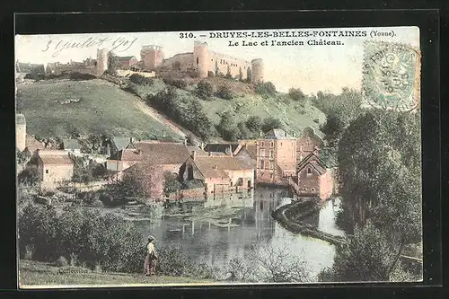 AK Druyes-les-Belles-Fontaines, Le Lac et l`ancien Château