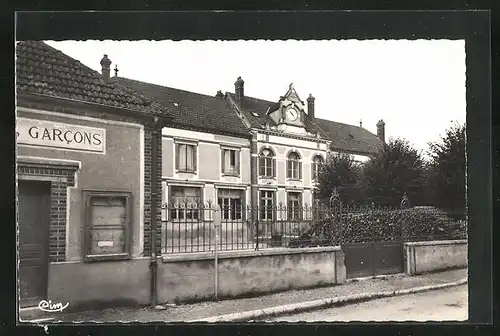 AK Malay-le-Grand, la Mairie et les Ecoles