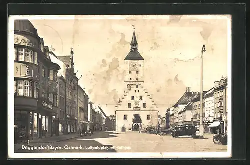 AK Deggendorf / Bayer. Ostmark, Luitpoldplatz mit Rathaus