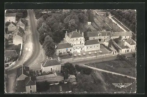 AK Coulanges-sur-Yonne, L`Hospice vom Flugzeug aus