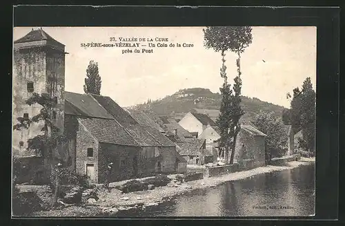 AK Saint-Père-sous-Vèzelay, Un Coin de la Cure près du Pont