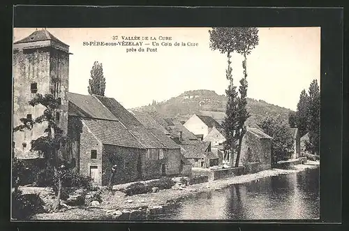 AK Saint-Père-sous-Vèzelay, Un Coin de la Cure près du Pont