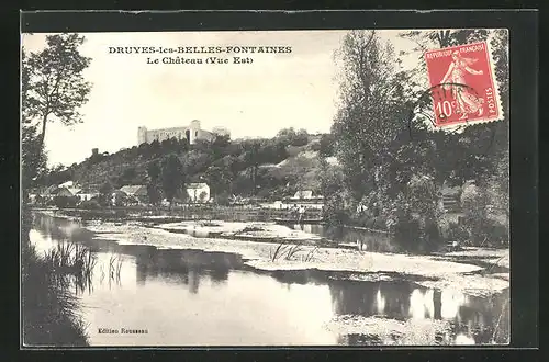 AK Druyes-les-Belles-Fontaines, le Chateau