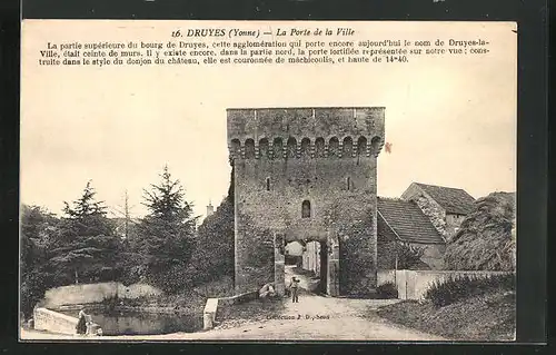 AK Druyes-les-Belles-Fontaines, la Porte de la Ville