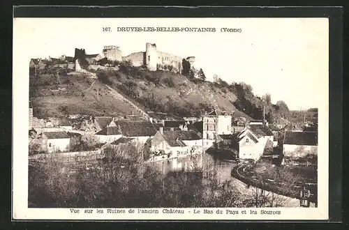 AK Druyes-les-Belles-Fontaines, Vue sur les Ruines de l'ancien Chateau