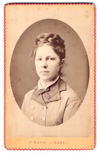 Fotografie F. Kuhn, Basel, Portrait bildschönes Fräulein mit Flechtdutt