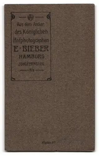 Fotografie E. Bieber, Hamburg, Jungfernstieg, Portrait bildschönes Mädchen mit Dutt in weisser Bluse