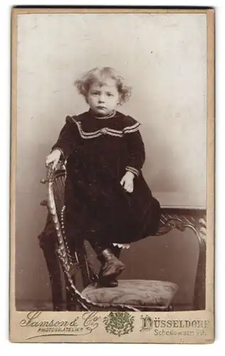 Fotografie Samson & Co., Düsseldorf, Schadowstr. 79, Portrait blondes kleines Mädchen mit lockigem Haar