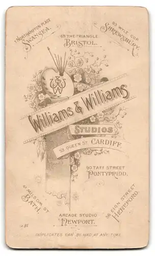 Fotografie Williams & Williams, Cardiff, 53 Queen Street, Portrait Dame im Spitzenkleid