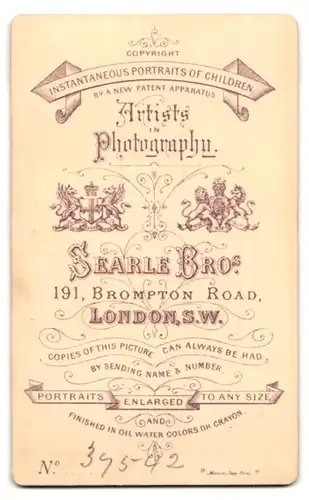 Fotografie Searle Bros., London, 191, Brompton Road, Portrait Elegante Dame in tailliertem Kleid