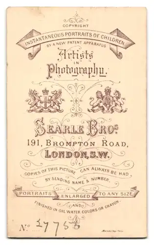 Fotografie Searle Bros., London, 191, Brompton Road, Portrait Frau in tailliertem Kleid