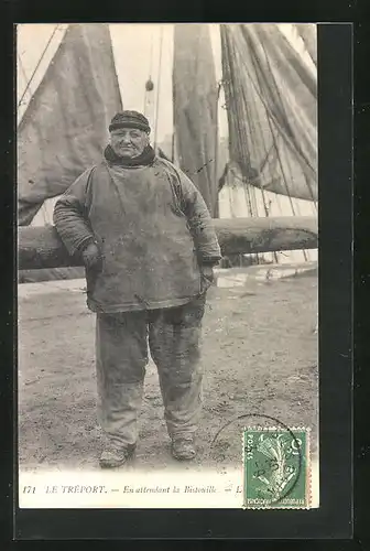 AK Le Treport, Fischer vor seinem Boot