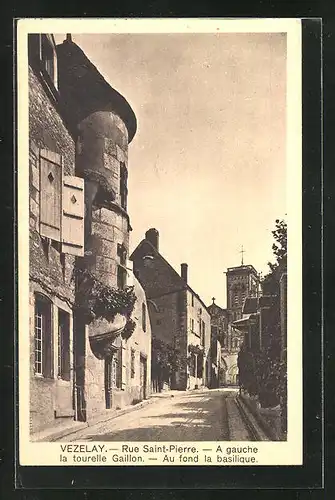 AK Vezelay, Rue Saint Pierre, a gauche la tourelle Gaillon, au fond la basilique