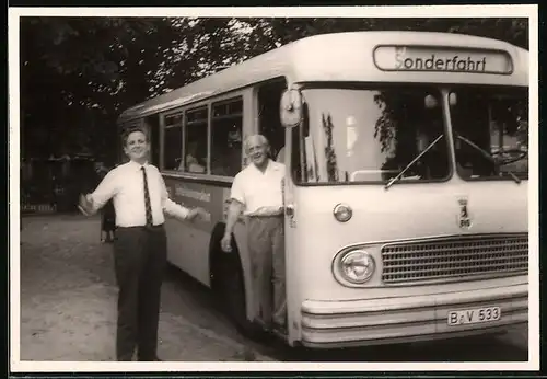 Fotografie Omnibus der BVG, Bus-Sonderfahrt, Kfz-Kennzeichen Berlin