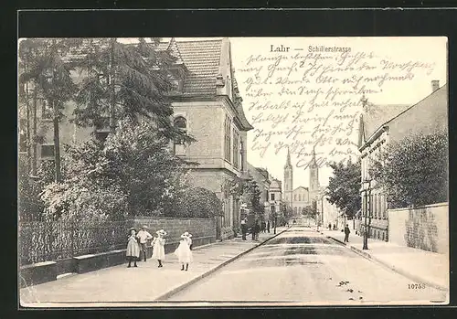 AK Lahr, Schillerstrasse mit Blick zu Kirche