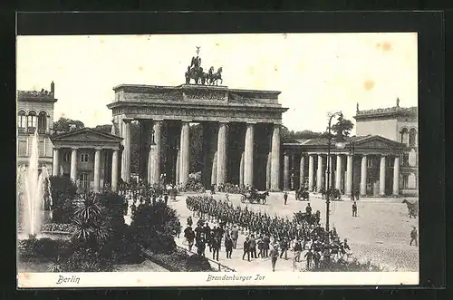 AK Berlin, Parade am Brandenburger Tor