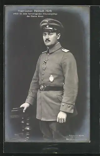 Foto-AK Sanke Nr.:, Flieger-Leutnant Helmuth Hirth in Uniform mit Eisernes Kreuz