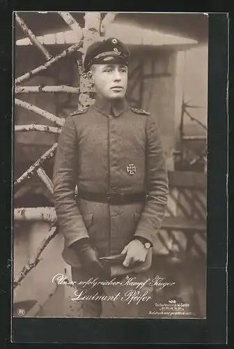 Foto-AK Sanke Nr.: 428, Leutnant Pfeifer in Uniform mit Eisernes Kreuz