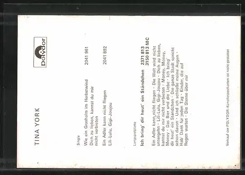 AK Musikerin Tina York auf Parkbank, mit Autograph