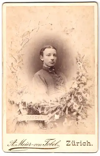 Fotografie A. Meier von Tobel, Zürich, Portrait junge Frau in hübschem Kleid, geschmückter Weihnachtskranz, Fotomontage