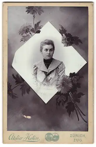 Fotografie Atelier Helios, Zürich, Bahnhofstr. 60, Porträt Frau in karrierter Bluse, Blatt Papier m. Blumen, Fotomontage