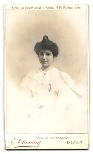 Fotografie E. Chesnay, Dijon, 37bis Rue Chabot Charny, rück, Frau m. Plattenkamera, vorder. Portrait junge Frau