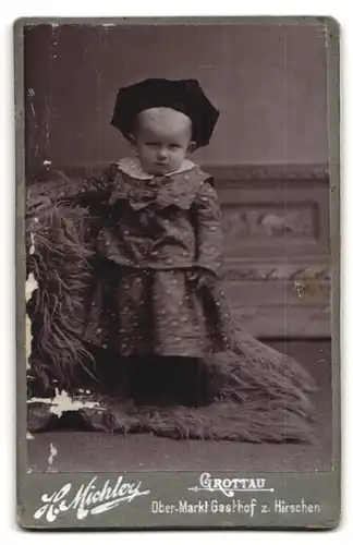 Fotografie Hein. Michler, Grottau, Oberer Markt, rück. Frau mit Blüte in Händen, Jugendstil, vorder. Portrait Kleinkind