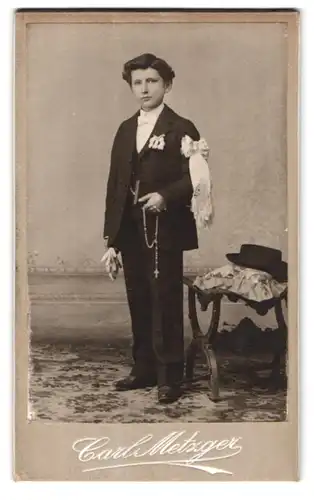 Fotografie C. Metzger, Strassburg i/E., Alt St. Peterplatz 5, Portrait Knabe mit Rosenkranz zur Konfirmation porträtiert