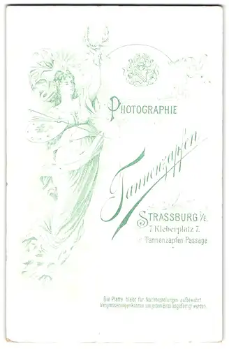 Fotografie Atelier Tannenzapfen, Strassburg i/E., Kleberplatz 7, rück. Personifikation Marianne mit Kranz, vord. Ehepaar