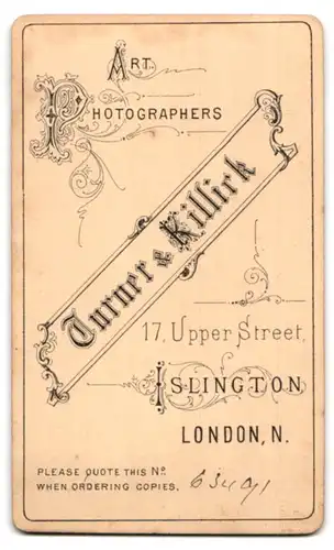 Fotografie Turner & Killick, Islington-N, 17, Upper St., Portrait bürgerliches Paar in modischer Kleidung