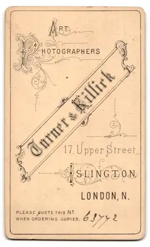 Fotografie Turner & Killick, Islington-N, 17, Upper St., Portrait junge Dame in hübscher Kleidung