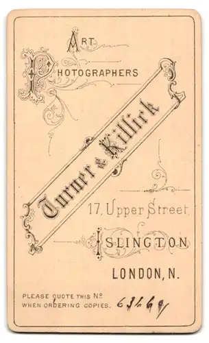 Fotografie Turner & Killick, Islington-N, 17, Upper St., Portrait junge Dame in hübscher Kleidung